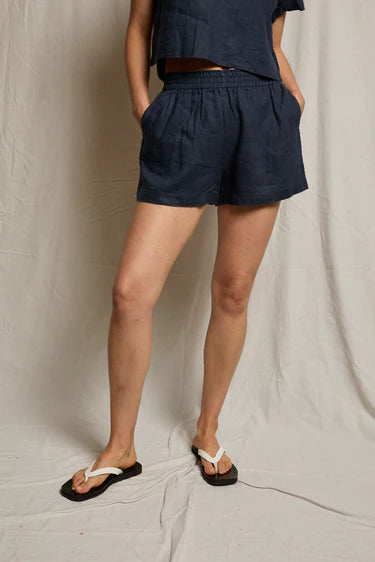 Malin linen shorts