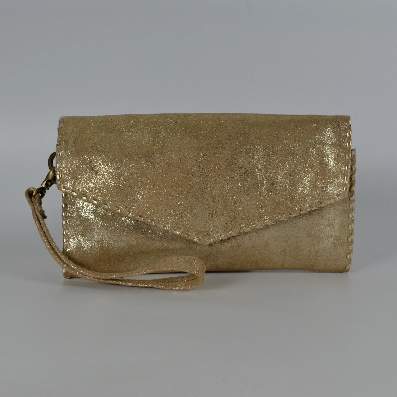 laura wristlet
