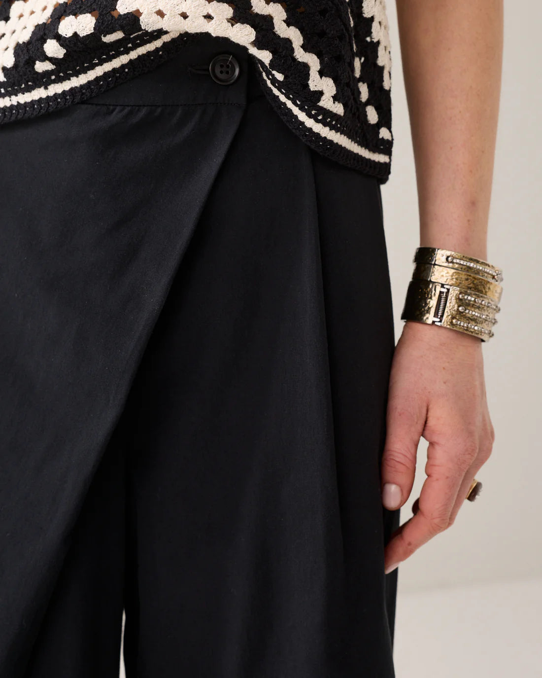 Bermuda Crossover Trousers