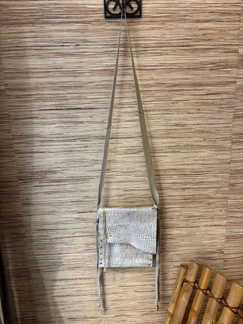 Angela white/metallic alligator bag
