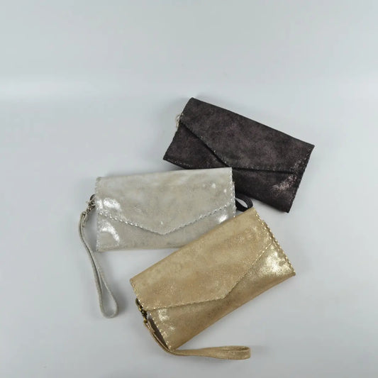laura wristlet